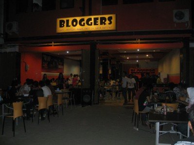 cafe bloggers