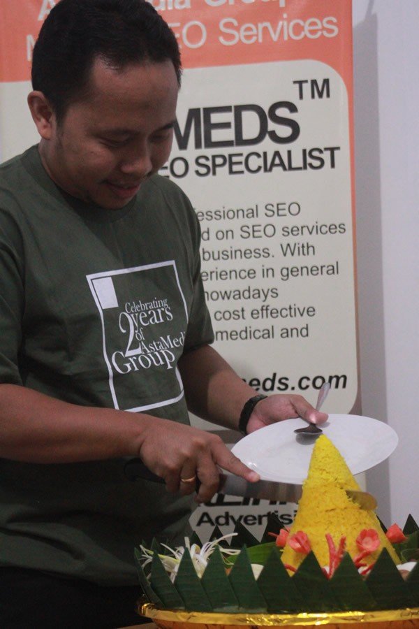Astamediagroup - potong tumpeng