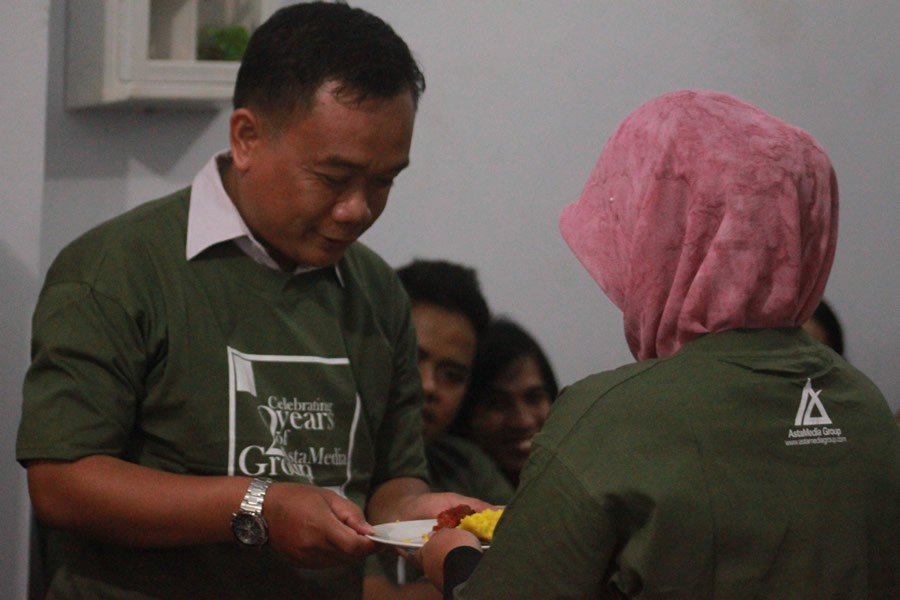 Astamediagroup - potong tumpeng