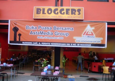 Buka puasa bersama Astamedia Group dan Panti Asuhan Cendekia, 14 September 2009.